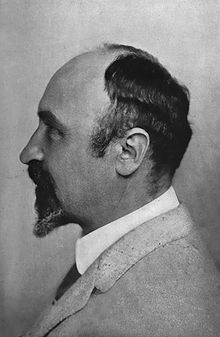 Leo Hendrik Baekeland (1863/1944) un chimico americano di origine belga scoprì nel 1905 la bachelite, la prima resina sintetica. 