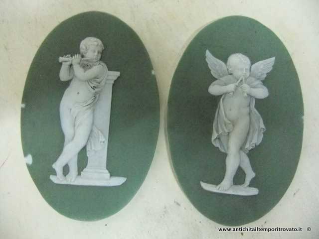 Oggettistica d`epoca → Porcellane e ceramiche → Antichi medaglioni Wedgwood

Antica coppia di splendidi medaglioni di biscuit verde marcati Wedgwood della prima metà dell`800 raffiguranti un angelo e un putto. Un medaglione ha due piccolissime …

... continua ...

