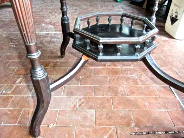 Mobili antichi - Tavoli e tavolini - Antico tavolino ottagonale con rondo in mogano Antico tavolino inglese in massello di mogano - Immagine n°3  