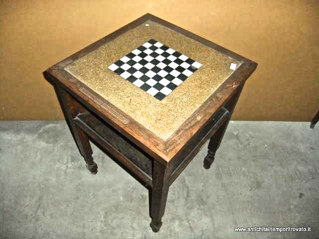 Mobili antichi → Tavoli da gioco → Antico tavolo scacchiera in marmo

Delizioso e inusuale tavolo da scacchi inglese realizzato in massello di rovere nel periodo dèco con gambe a tronco di piramide tornite  nella parte finale a tortiglione. Piano con scacchiera …

... continua ...

