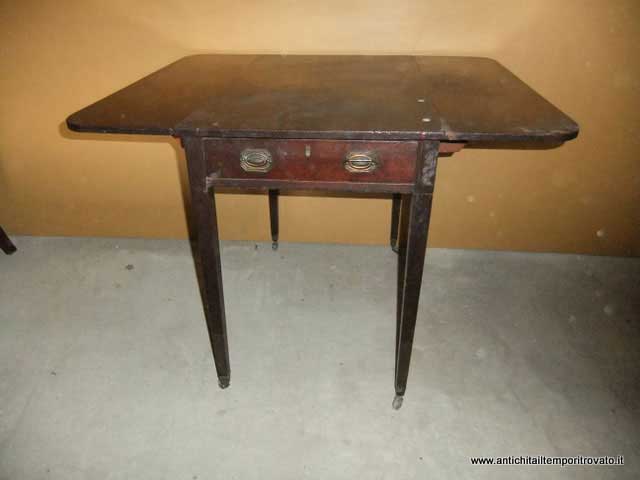 Mobili antichi → Tavoli a bandelle  → Tavolino ad alette Vittoriano

Antico tavolino a bandelle in massello di mogano, del periodo Vittoriano, con gambe a tronco di piramide e ruote originali del periodo.  Ogni bandella misura 25 cm, quindi aperto il piano da …

... continua ...

