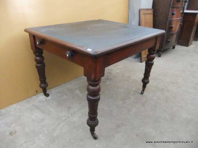 Mobili antichi - Tavoli allungabili
Antico tavolo da lavoro - Antico tavolo da lavoro con allungo laterale
Immagine n° 
