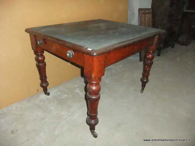 Mobili antichi - Tavoli allungabili - Antico tavolo scrittoio da lettura periodo Vittoriano con gambe tornite - Immagine n°4  