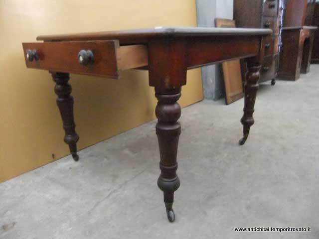 Mobili antichi - Tavoli allungabili - Antico tavolo scrittoio da lettura periodo Vittoriano con gambe tornite - Immagine n°5  