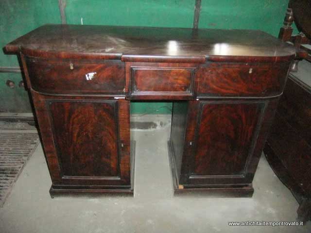 Mobili antichi → Credenze → Servante d`epoca Vittoriana in piuma di mogano Antica servante inglese Vittoriana (1870)
Antica ed elegante servante Vittoriana in piuma mogano con piano centrale leggermente avanzato e laterali stondati: sottopiano tre cassetti: il centrale è alto e squadrato (piccolo) …
... continua ...
Immagine:immagini/catalogo/1000/1765.jpg