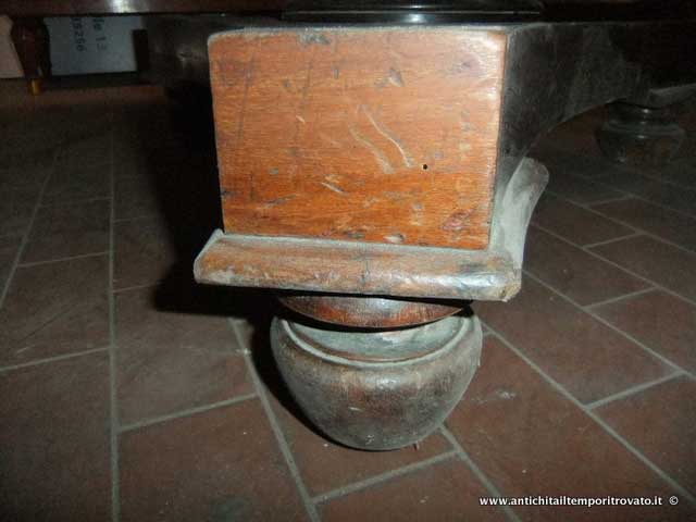 Mobili antichi - Tavoli a bandelle  - Antico tavolo con piccole bandelle - Immagine n°6  