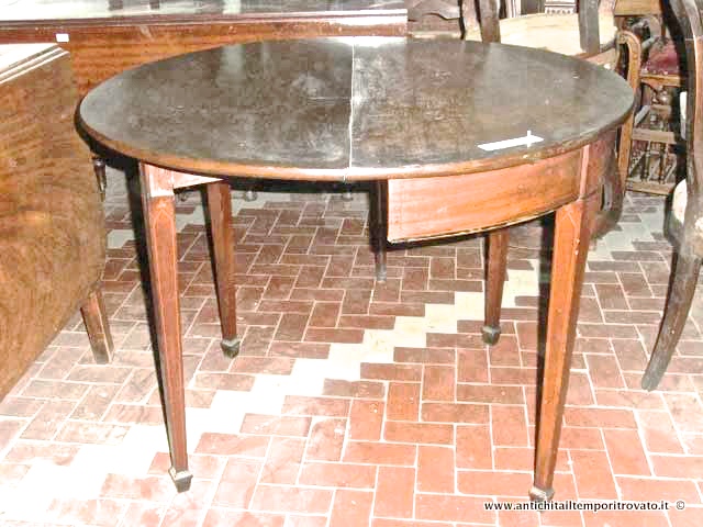 Mobili antichi - Tavoli a bandelle  - Antico tavolo consolle Vittoriano con bandella - Immagine n°4  