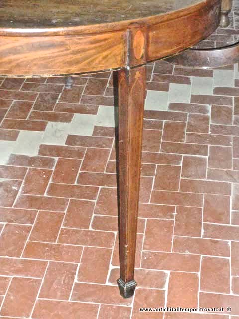 Mobili antichi - Tavoli a bandelle  - Antico tavolo consolle Vittoriano con bandella Antico tavolo consolle in mogano con una bandella - Immagine n°7  