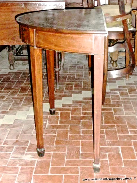 Mobili antichi - Tavoli a bandelle  - Antico tavolo consolle Vittoriano con bandella - Immagine n°9  