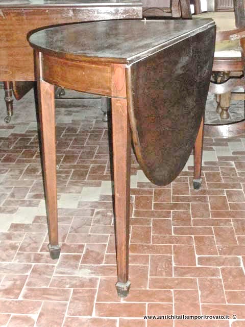 Mobili antichi - Tavoli a bandelle  - Antico tavolo consolle Vittoriano con bandella Antico tavolo consolle in mogano con una bandella - Immagine n°10  
