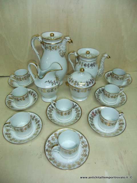 Servizio impero in porcellana - Antico servizio francese daa te e caffè in porcellana bianca con decori dorati