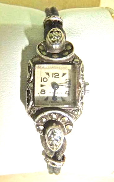 Oggettistica d`epoca - Orologi e portaorologi - Antico orologio in argento e marcassite Orologio da donna in argento inglese - Immagine n°2  