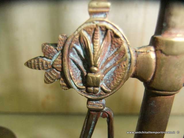 Oggettistica d`epoca - Bronzo ottone ferro - Antico candelabro in ottone - Immagine n°6  