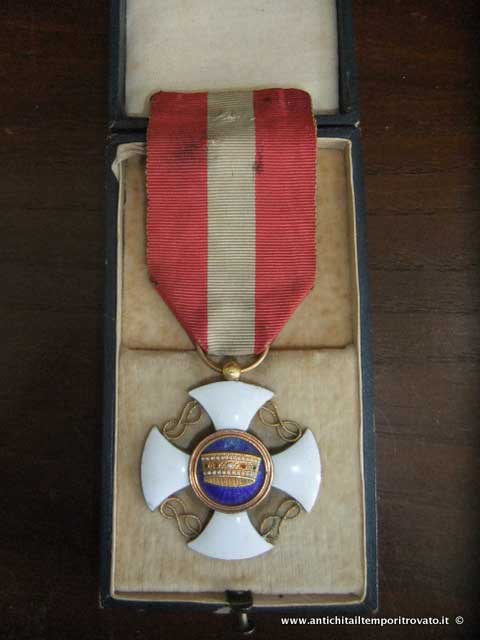 Antica medaglia dell'Ordine della Corona d'Italia - Onorificenza: Croce del comandante