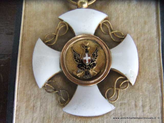 Gioielli e bigiotteria - Pendenti - Antica medaglia dell'Ordine della Corona d'Italia Onorificenza: Croce del comandante - Immagine n°3  