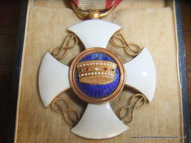 Gioielli e bigiotteria - Pendenti - Antica medaglia dell'Ordine della Corona d'Italia Onorificenza: Croce del comandante - Immagine n°4  