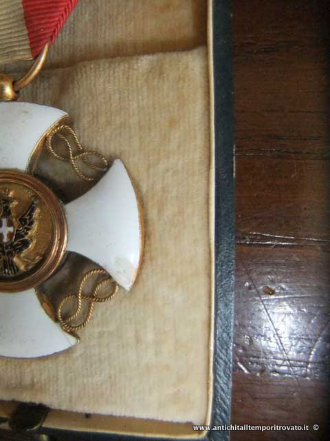Gioielli e bigiotteria - Pendenti - Antica medaglia dell'Ordine della Corona d'Italia Onorificenza: Croce del comandante - Immagine n°6  
