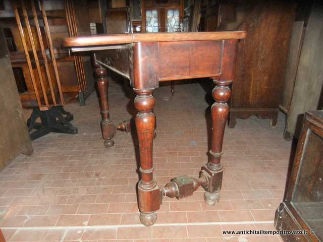 Antico tavolo da barca Vittoriano - Tavolo da barca con una bandella in massello di mogano
