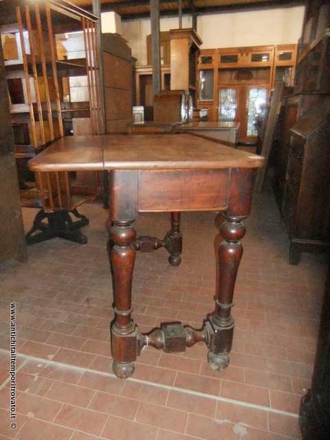 Mobili antichi - Tavoli a bandelle  - Antico tavolo da barca Vittoriano Tavolo da barca con una bandella in massello di mogano - Immagine n°3  