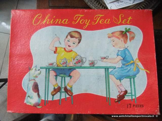 Giocattoli antichi → Giochi e giocattoli → Servizio da te anni 50 per bambola

Servizio da Te per bambola della metà del 900 con scatola originale in ottime condizioni.All`interno comprende: teiera, zucchero e crema con coperchio 6 tazze da tè con 6 piccoli …

... continua ...

