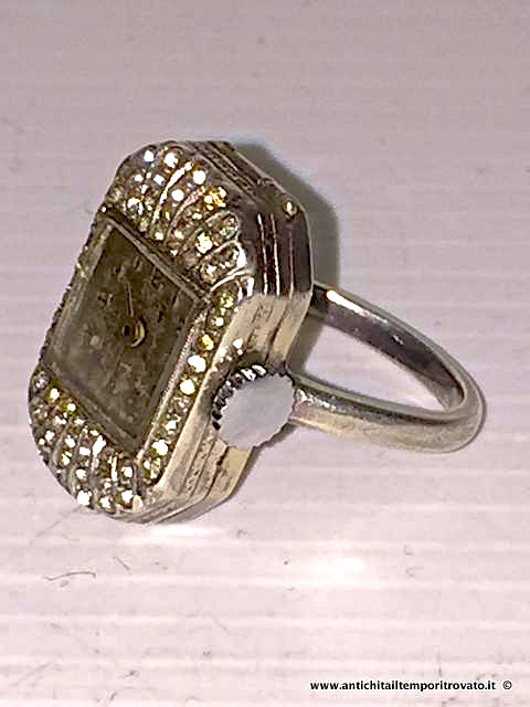 Gioielli e bigiotteria - Anelli - Antico anello con orologio Anello con orologio in argento e zaffiri - Immagine n°2  