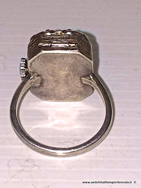 Gioielli e bigiotteria - Anelli - Antico anello con orologio Anello con orologio in argento e zaffiri - Immagine n°6  