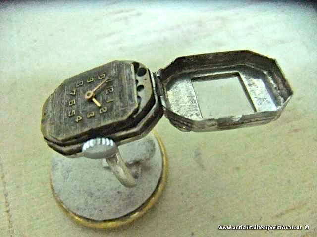 Gioielli e bigiotteria - Anelli - Antico anello con orologio Anello con orologio in argento e zaffiri - Immagine n°7  
