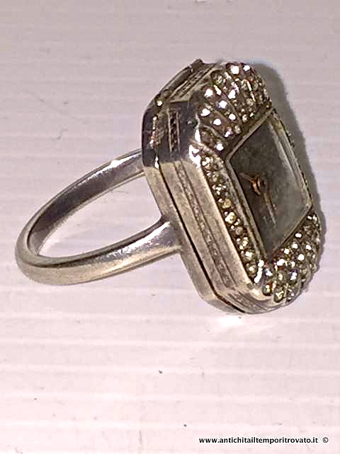Gioielli e bigiotteria - Anelli - Antico anello con orologio Anello con orologio in argento e zaffiri - Immagine n°9  