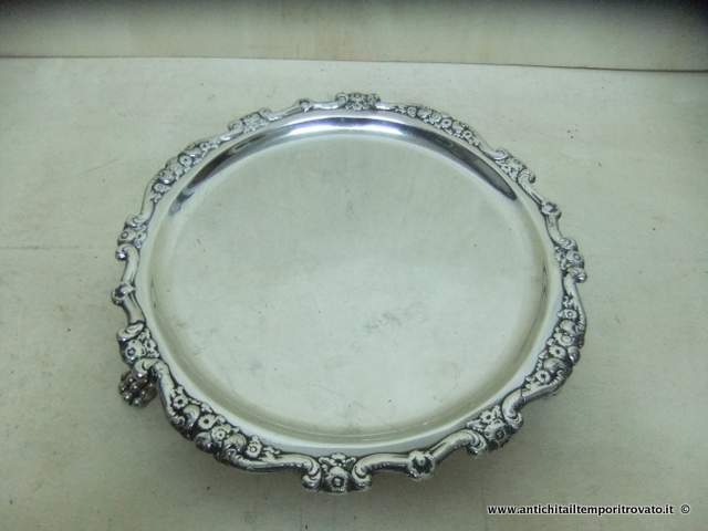 Sheffield d'epoca → Sheffield e Silver plate → Vassoio in Old Sheffield

Antico e splendido vassoio inglese in Old Sheffield della metà dell`800 di forma circolare con bordo lavorato con decoro floreale sostenuto da tre zampe ferine: peso gr.635 (materiale: Old …

... continua ...

