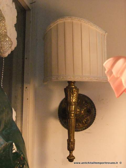 Oggettistica d`epoca - Lampadari e lampade - Antica applique a torcera Antica fiaccola in ottone - Immagine n°2  