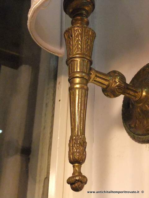 Oggettistica d`epoca - Lampadari e lampade - Antica applique a torcera Antica fiaccola in ottone - Immagine n°3  