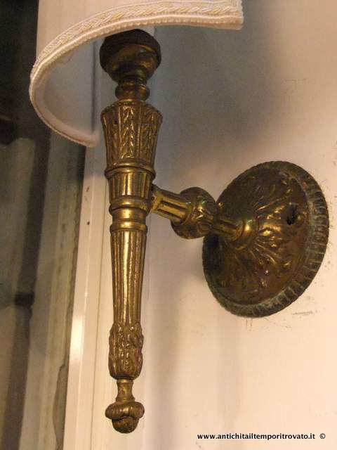 Oggettistica d`epoca - Lampadari e lampade - Antica applique a torcera Antica fiaccola in ottone - Immagine n°6  