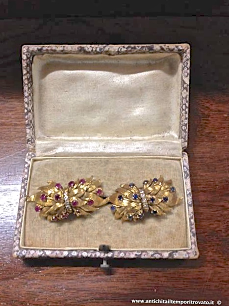 Gioielli e bigiotteria - Spille antiche - Antica coppia di spille in oro 750, rubini, zaffiri, brillantini - Immagine n°2  