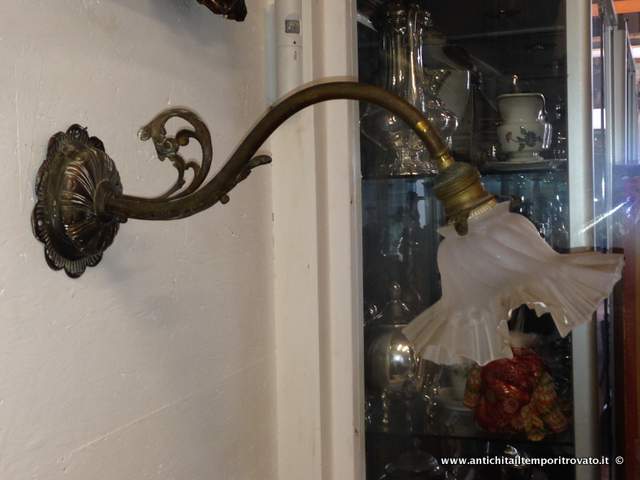 Grande applique liberty - Lampada da muro in ottone con tulip