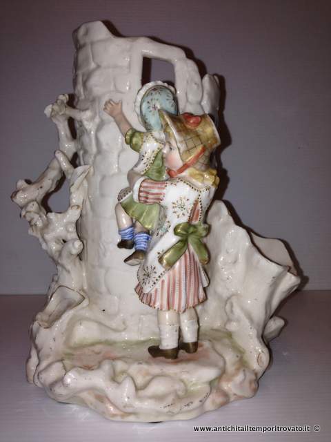 Oggettistica d`epoca → Vasi → Antico vaso con bimbi Vaso Vittoriano con vambini
Antico vaso inglese del periodo Vittoriano in ceramica: una bimba aiuta la più piccola a salire nella torre. La bimba misura 14cm, il foro del vaso misura cm. Ø9 e in basso il vasetto …
... continua ...
Immagine:immagini/catalogo/4000/4130.jpg