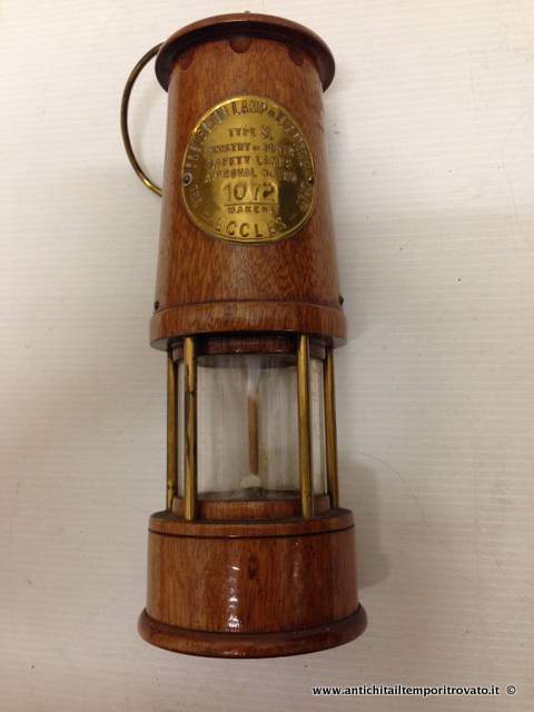 Antica lampada pubblicitaria - Modello di lampada da minatore