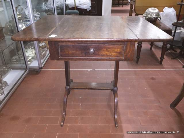 Antico tavolino a bandelle da salotto - Tavolino a bandelle Vittoriano