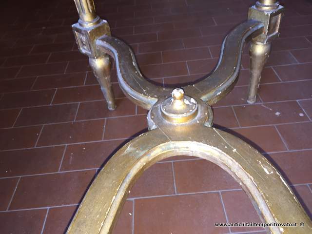 Mobili antichi - Tavoli e tavolini - Antico tavolino ovale dorato Antico tavolino con ghirlande - Immagine n°5  