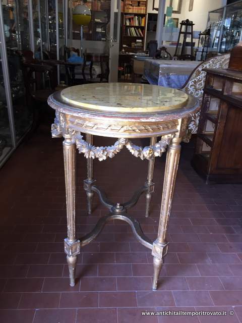 Mobili antichi - Tavoli e tavolini - Antico tavolino ovale dorato Antico tavolino con ghirlande - Immagine n°9  