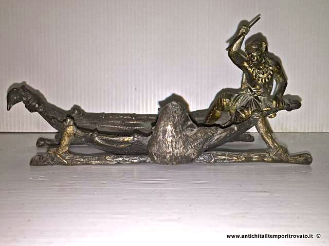 Oggettistica d'epoca → Bronzo ottone ferro → Indiano con imbarcazione

Antico oggetto in antimonio rappresentante un imbarcazione in antimonio del 1930 che rappresenta un indiano intento a cacciare un orso con la lancia. L`antico oggetto di ispirazione nord americana si …

... continua ...

