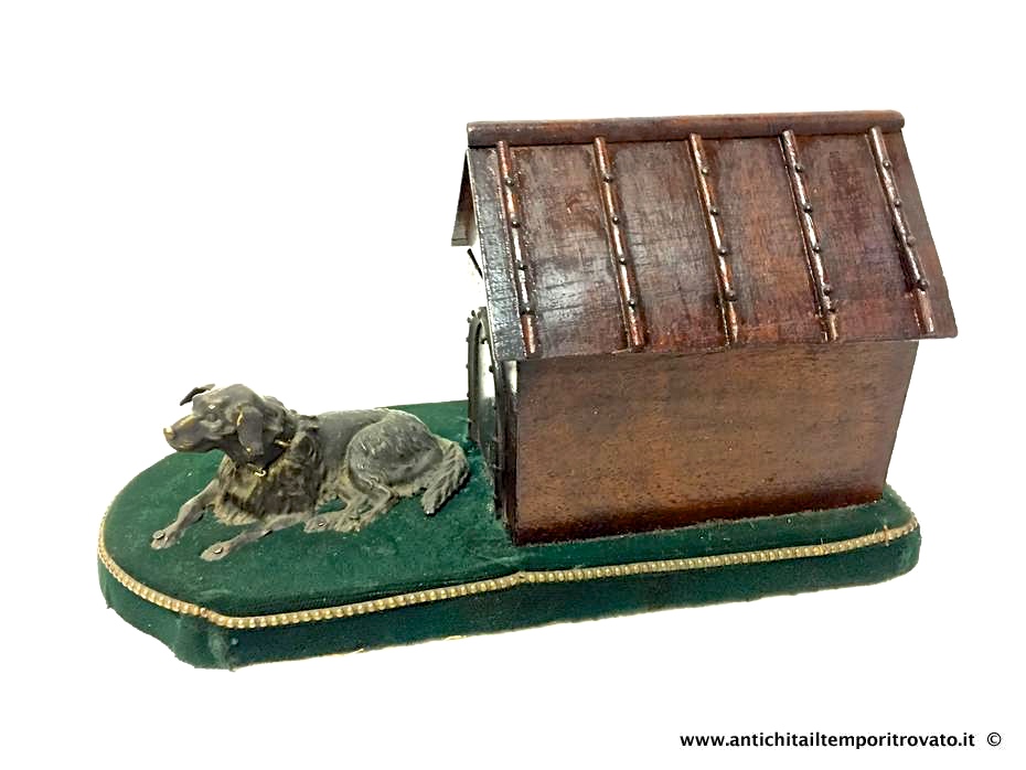 Antica scatola porta profumi a forma di cuccia - Antico cane con cuccia porta profumi