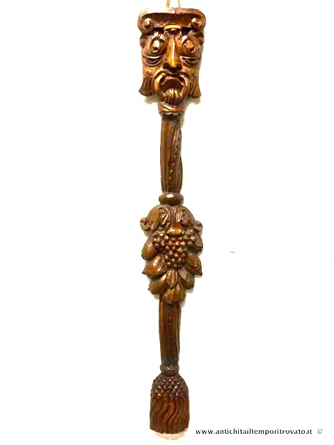 Oggettistica d`epoca - Oggetti in legno
Elemento decorativo in legno scolpito - Antica scultura da appendere in legno
Immagine n° 