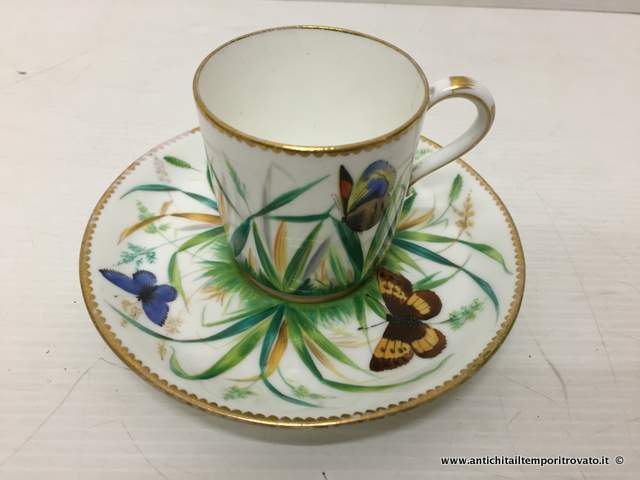 Oggettistica d`epoca - Tazze da collezione - Antica tazza con farfalle Tazza decorata con farfalle in un prato - Immagine n°2  
