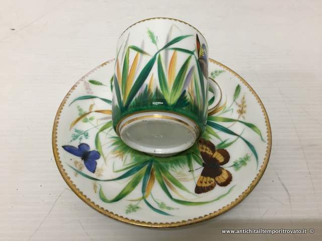 Oggettistica d`epoca - Tazze da collezione - Antica tazza con farfalle Tazza decorata con farfalle in un prato - Immagine n°10  