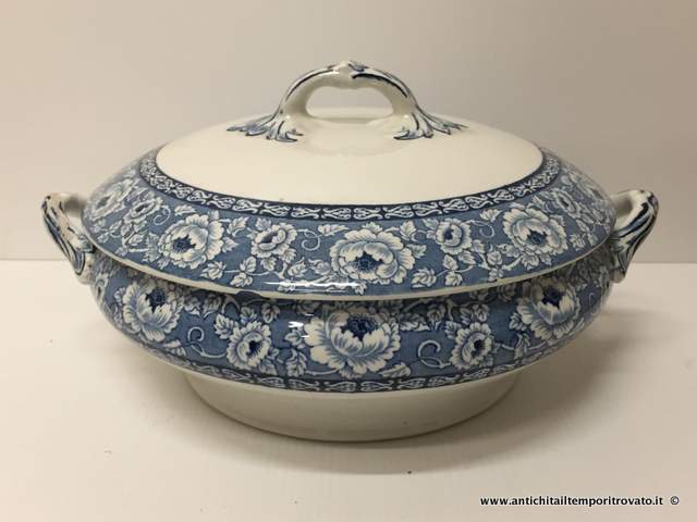 Oggettistica d'epoca → Zuppiere e risottiere → Zuppiera decorata con fiori blu

Antica zupperiera inglese del 1930 punzonata nel fondo (cm.Ø15) J.H.W. & Sons, Hanley, Falconia Ware. Delizioso decoro floreale composto da una larga fascia blu nel bordo della ciotola …

... continua ...

