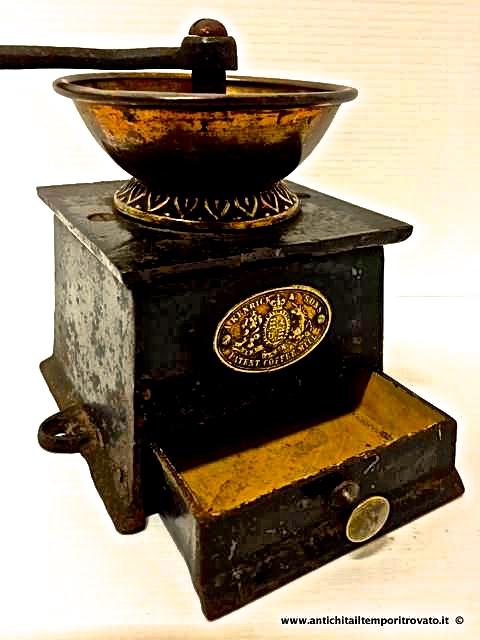 Oggettistica d`epoca - Macinacaffe - Antico macinacaffe in ghisa del pieno periodo Vittoriano Macinacaffe dell`800 - Immagine n°4  