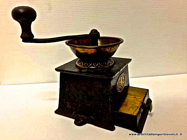 Oggettistica d`epoca - Macinacaffe - Antico macinacaffe in ghisa del pieno periodo Vittoriano Macinacaffe dell`800 - Immagine n°6  