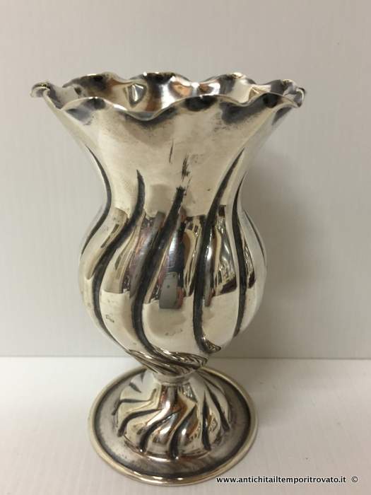 Piccolo vaso in argento con baccelli a torchon - Vasetto in argento a torchon