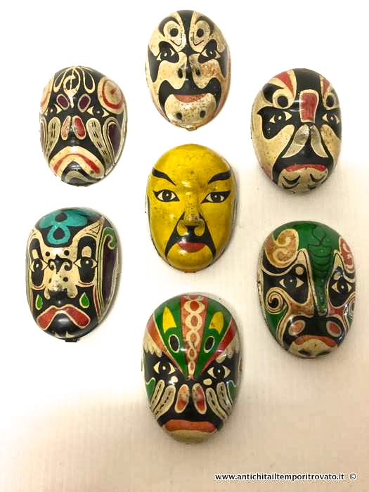 Curiose maschere Kabuki in latta - Antiche maschere n latta litografata a colori