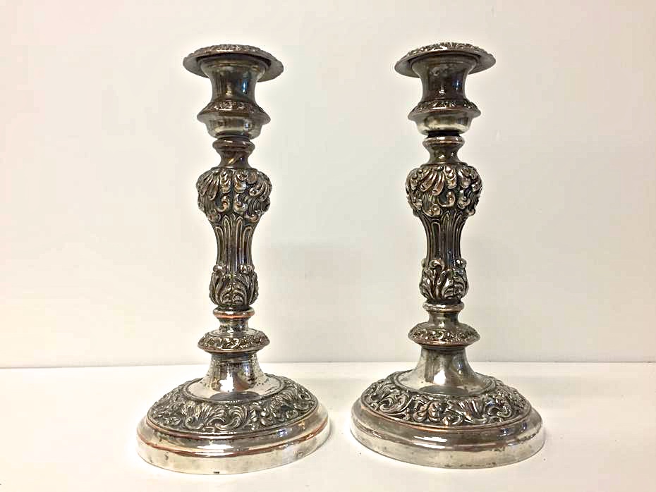 Antica coppia di candelabri in sheffield - Antichi candelabri dell`800 in patina